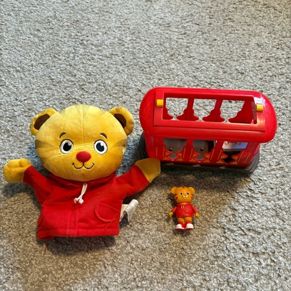 Daniel Tiger's Neighborhood Trolley & Figure Pull Back and Go Action Hand Puppet - Picture 2 of 6